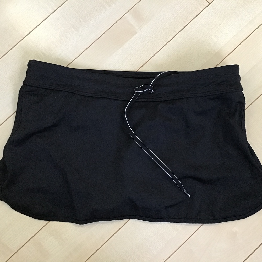 Land’s End skirted swim bottom sz 4